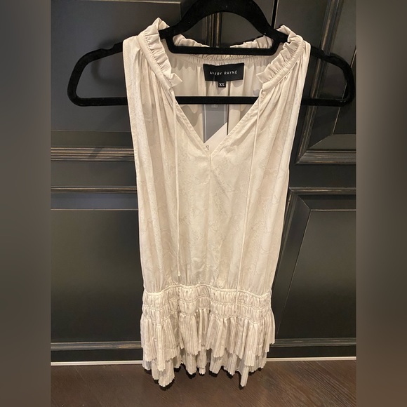 Avery Rayne creme sleeveless split neck ruffle dress - Picture 3 of 3